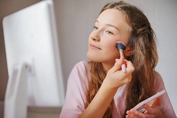 De ce roșim când suntem stânjeniți: Mecanismul din spatele blushingului