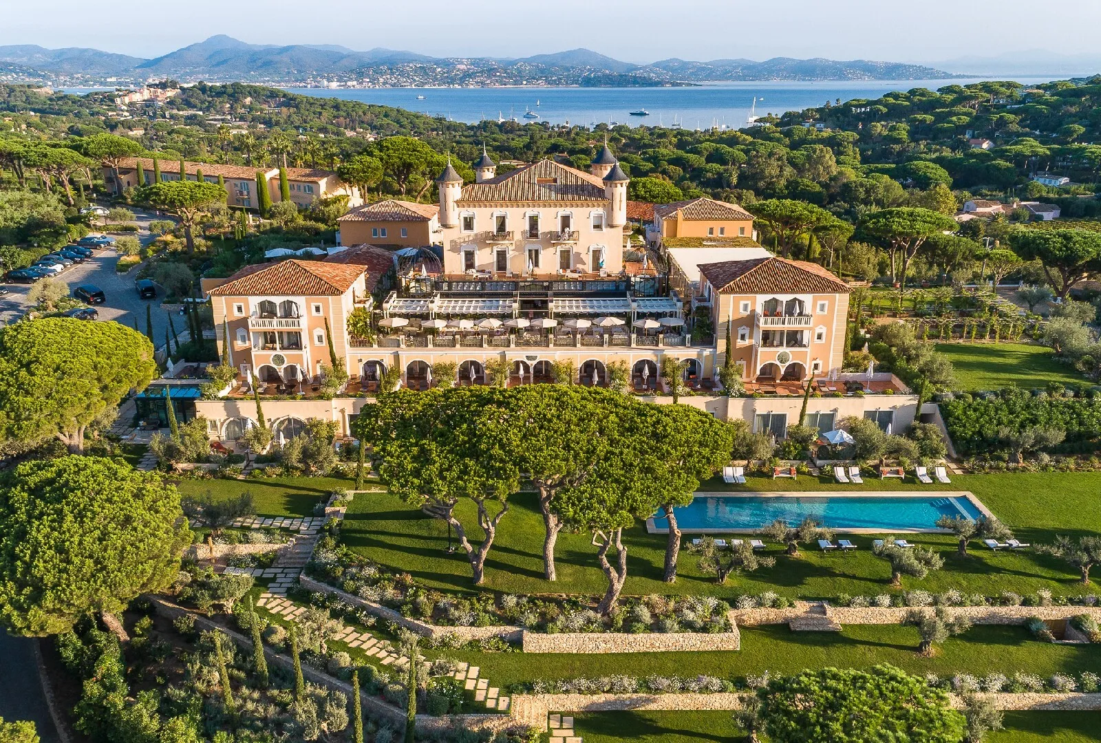 Sezonul 4 al serialului 'The White Lotus' va fi filmat într-un castel din secolul al XIX-lea din Saint-Tropez