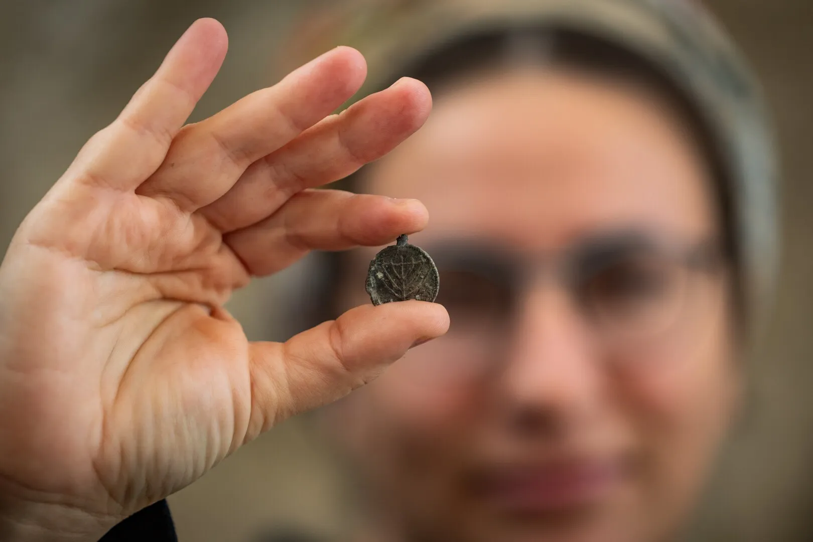 FOTO Arheologii au descoperit o amuletă ebraică veche de 1300 de ani la Ierusalim