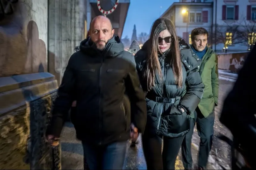 Scandal diplomatic după tragedia din Alpi: Italia își retrage ambasadorul din Elveția, indignată de eliberarea patronului clubului mistuit de flăcări