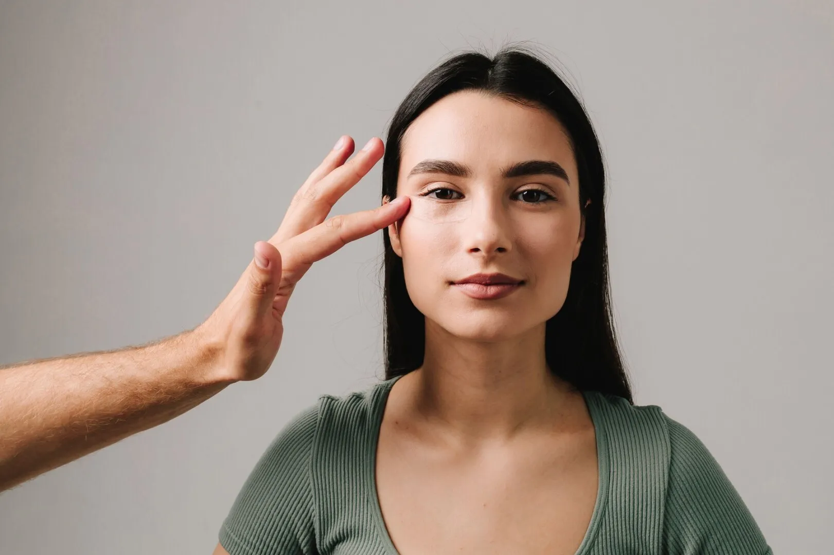 VIDEO Cearcănele și pungile malare: Care este diferența dintre ele, de ce apar și cum le tratăm?