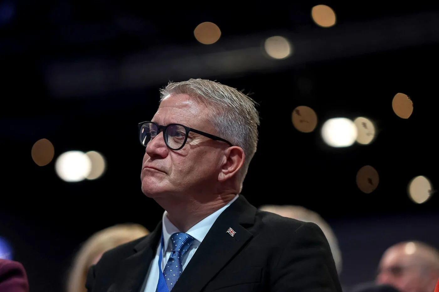 În Marea Britanie are loc un fenomen aproape fără precedent: Dezertări în masă de la conservatori. Se ridică partidul lui Nigel Farage