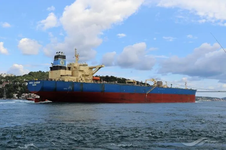 Un nou atac asupra 'flotei din umbră': Un petrolier a fost lovit de o dronă în Marea Neagră