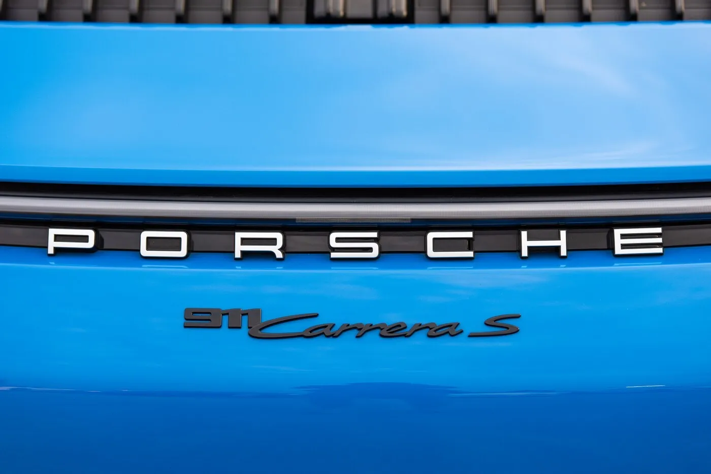 Unui refugiat ucrainean i s-a înfundat: El cerea ajutor social, dar avea Porsche Cayenne și ducea o viață de lux