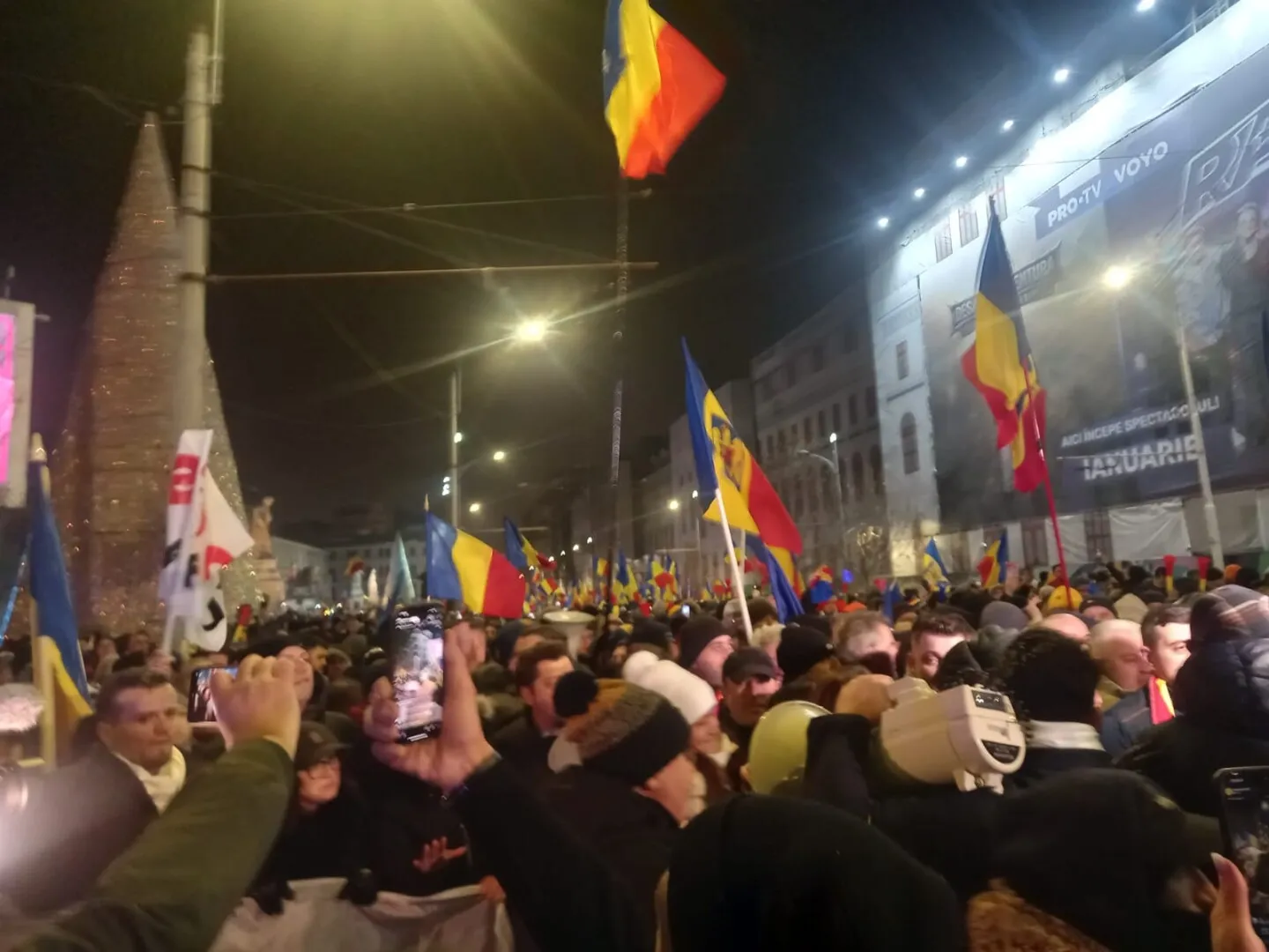 VIDEO „Marș la Moscova”: Mesaj afișat la protestul din Capitală de un motociclist misterios