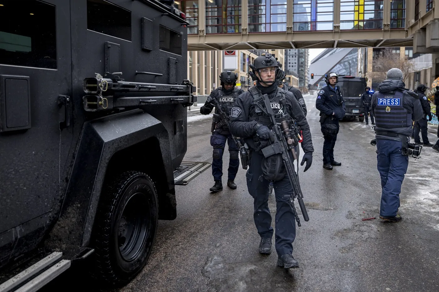 Tensiunea atinge cote alarmante în SUA: Pentagonul trimite soldați în epicentrul protestelor