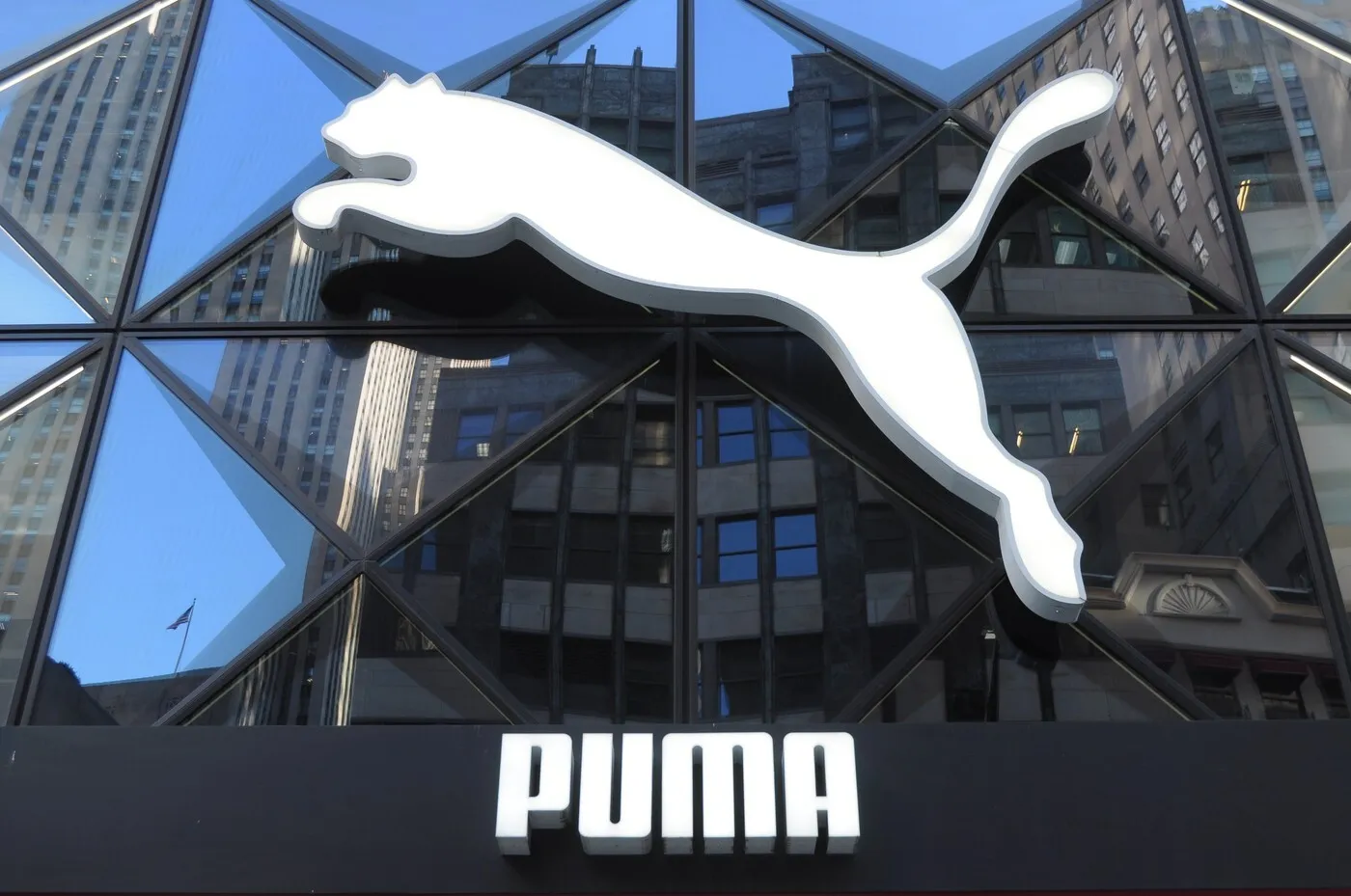 Se face tranzacția anului: Un gigant chinez cumpără bună parte din celebrul brand Puma