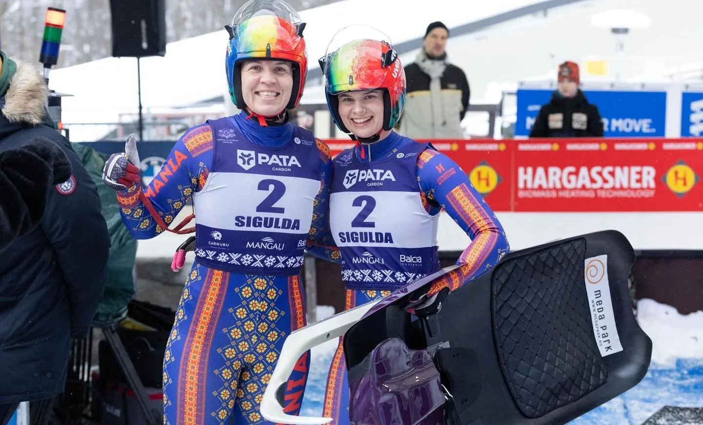 Românce, medaliate cu argint la dublu sanie. Țara noastră nu are nicio pistă