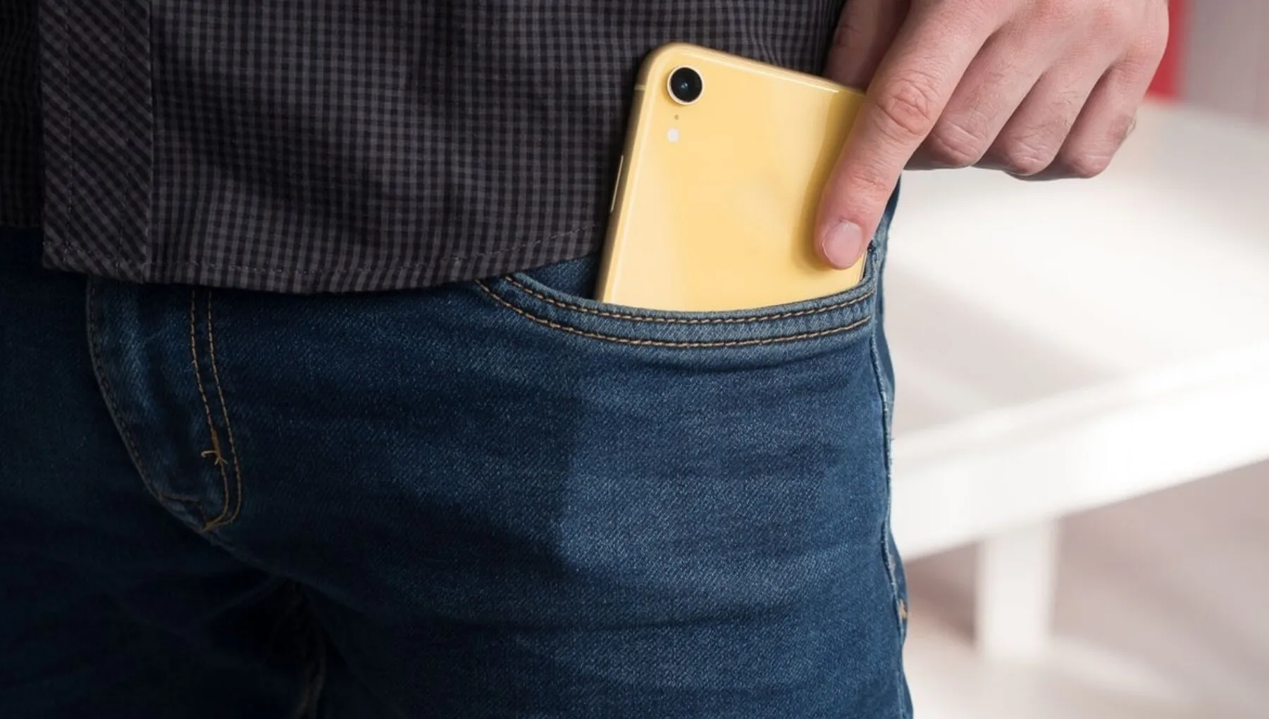 Poza pentru articolul Ai simțit și tu vibrația fantomă? Știina explică misterul vibrațiilor inexistente ale telefonului mobil