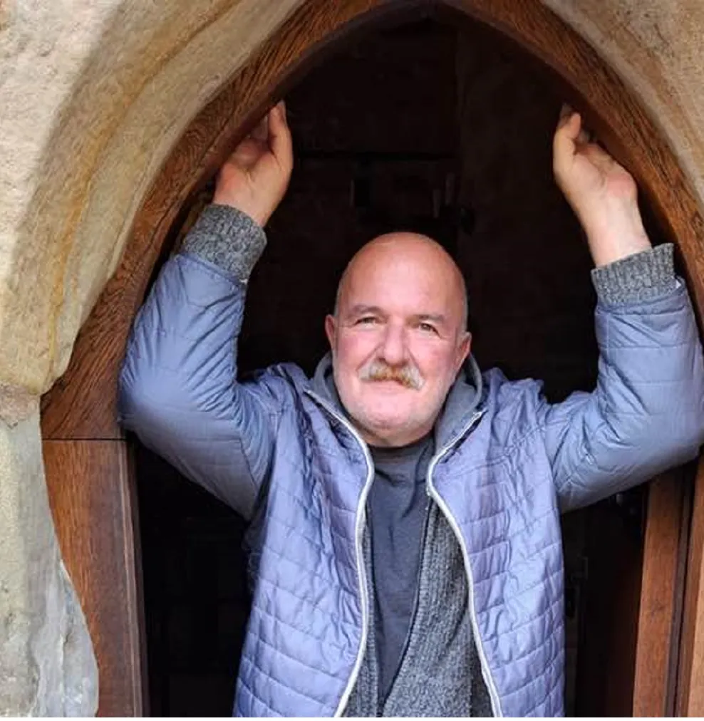 O carte de-o onestitate și intensitate radicală