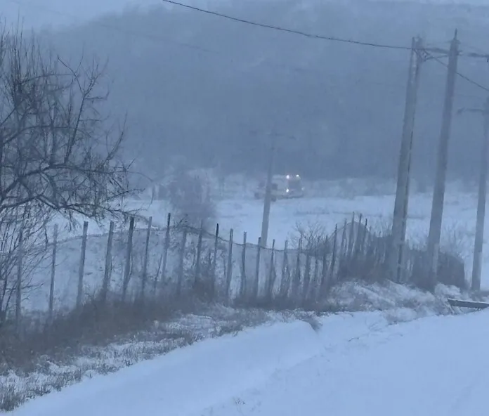O femeie a născut acasă, după ce ambulanța n-a mai ajuns din cauza condițiilor meteo extreme