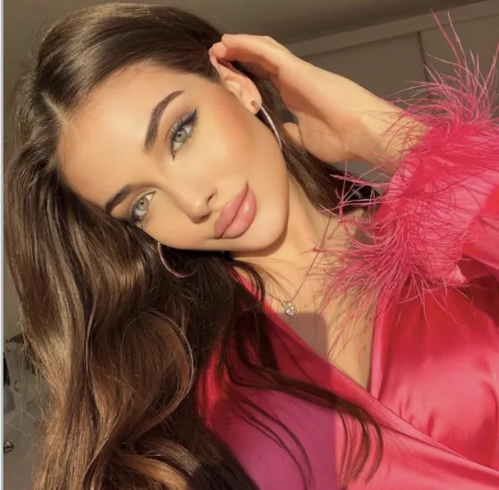 Cine este Andreea Bostanica: Povestea completă a influenceriței care a cucerit TikTok-ul românesc