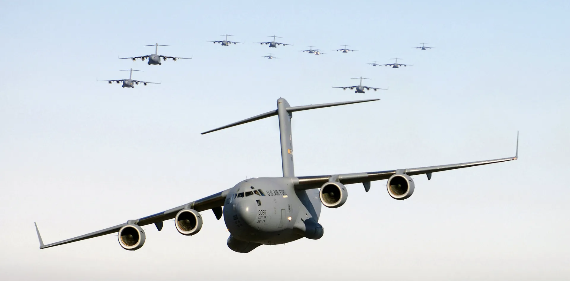 Se pregătește ceva de proporții în Orient: 112 avioane americane se îndreaptă acum spre Iran. O confruntare teribilă pare iminentă