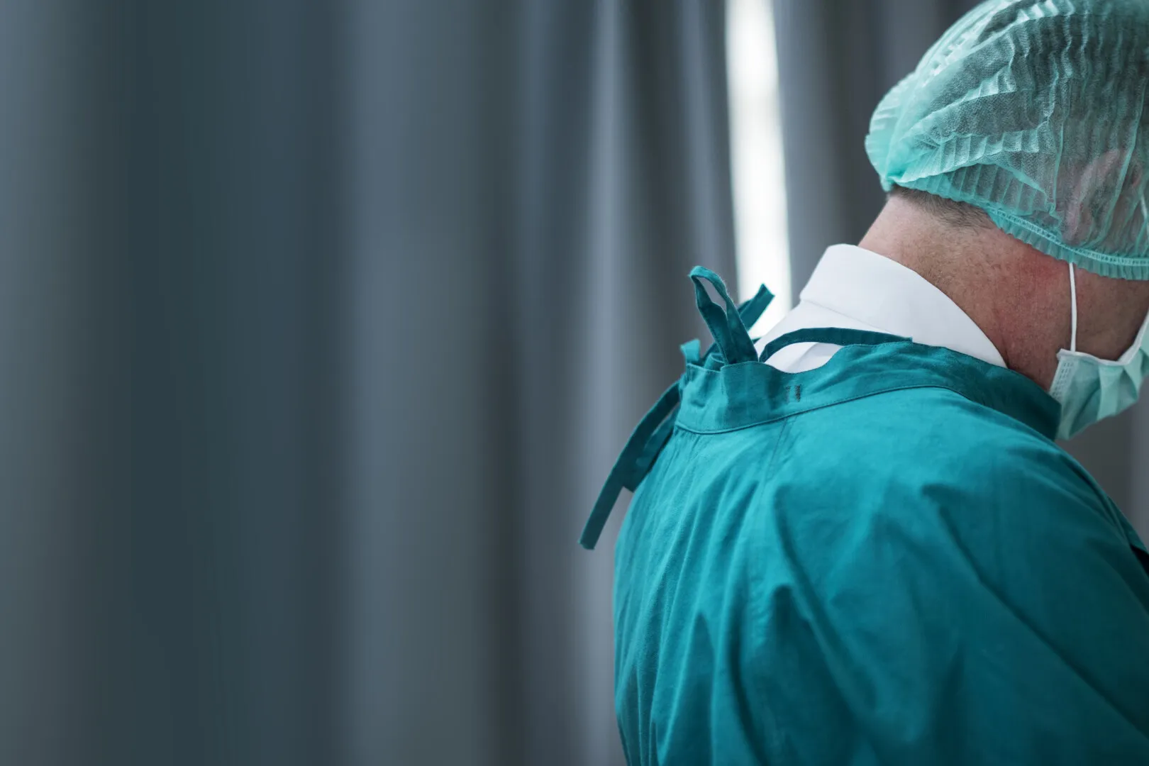 Șpagă în sala de operație: Chirurg din Sibiu, prins în flagrant înaintea unei intervenții