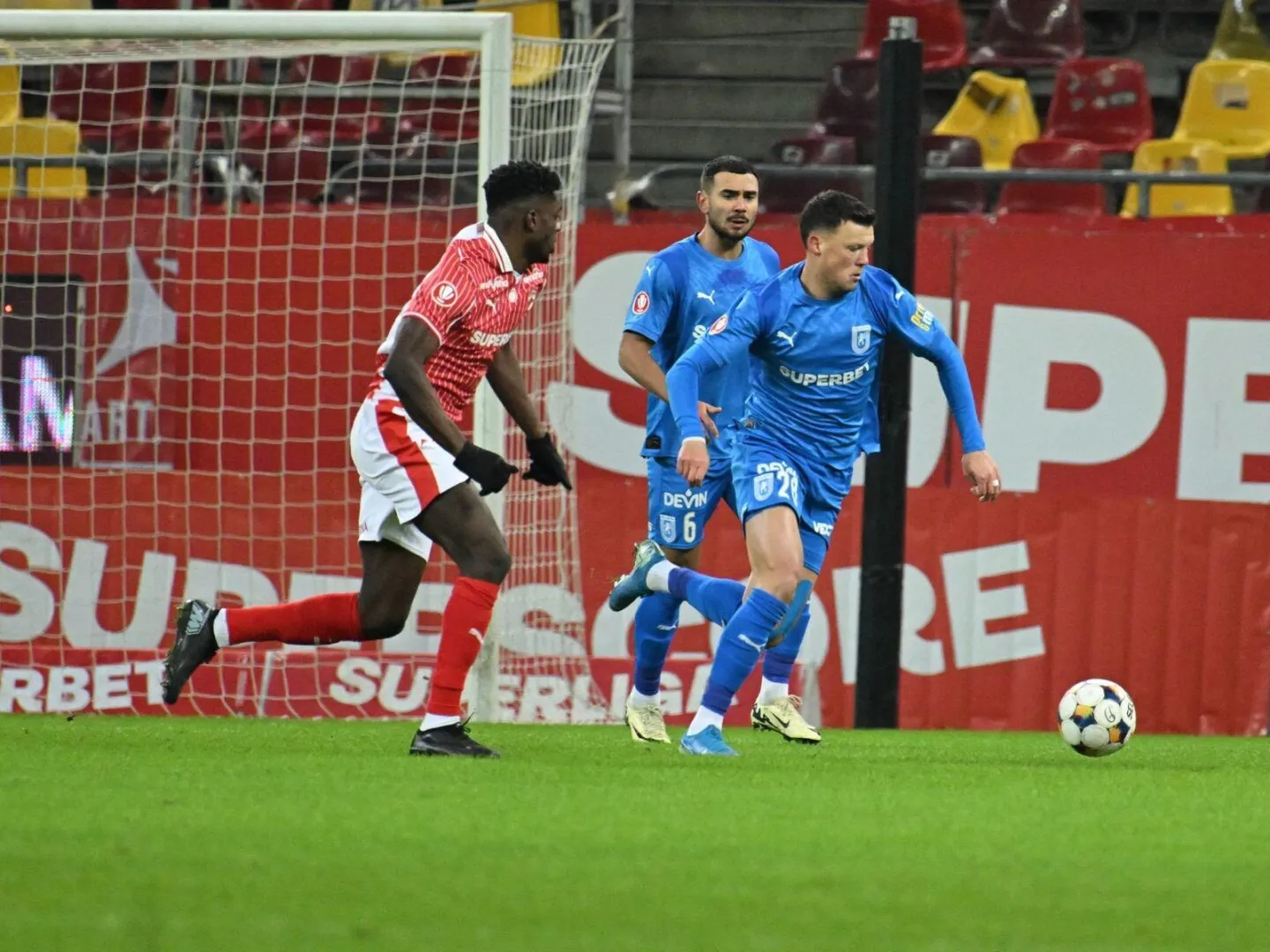 Craiova rămâne lider în Superliga, după ce a împărțit punctele cu Dinamo