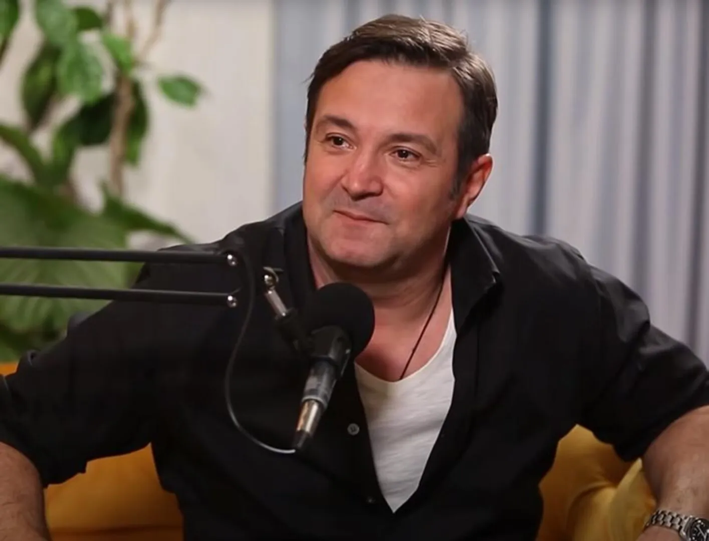 Cine este Daniel Buzdugan: Viața, Cariera, Soția și Copiii Prezentatorului de la Radio ZU