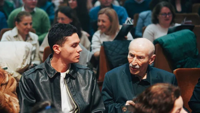 David Popovici s-a întâlnit cu actorul Victor Rebengiuc la un eveniment cultural