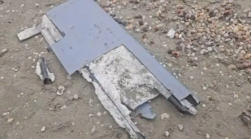 VIDEO Se înmulțesc alarmant dronele picate pe litoral: încă un fragment de dispozitiv găsit pe plajă, al treilea în mai puțin de 10 zile