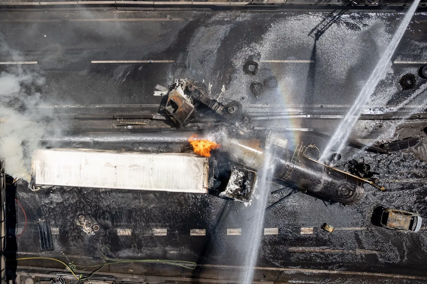 VIDEO Explozie devstatoare pe o autostradă din Chile - O cisternă cu GPL s-a răsturnat și a făcut prăpăd