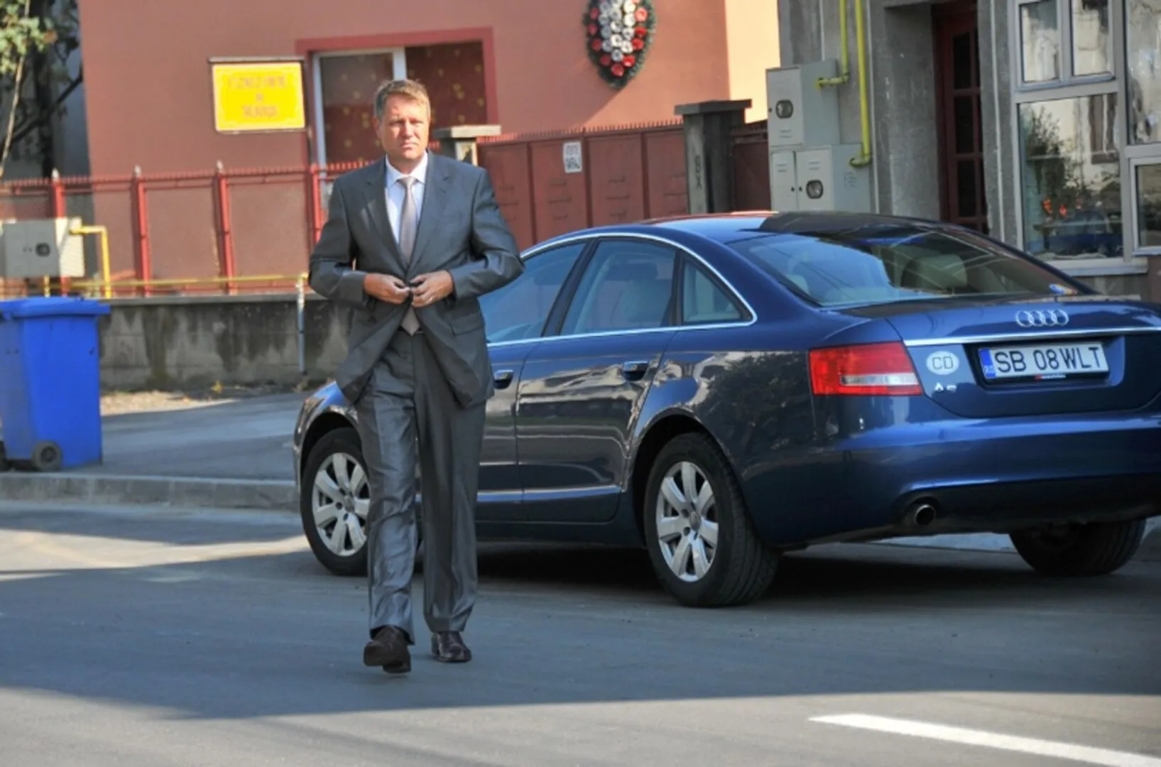 Mașina de protocol a lui Klaus Iohannis, scoasă la licitație de la doar 1.000 de euro. Ceasuri de zeci de mii de euro, în aceeași seară