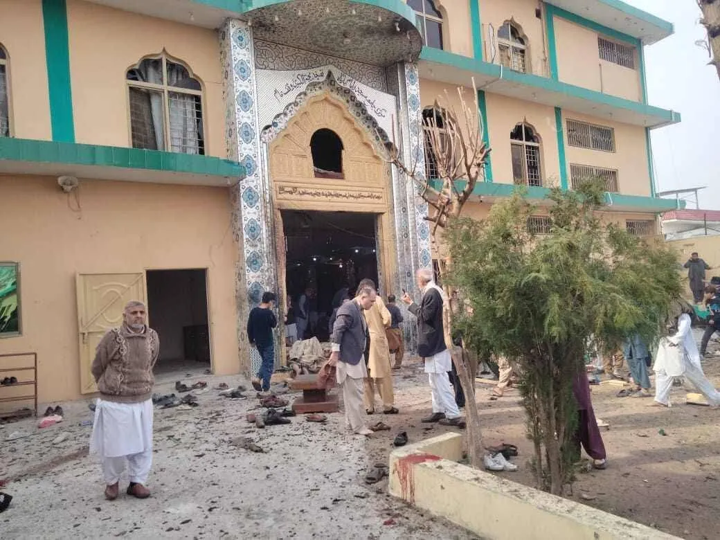 VIDEO Atentat cu bombă la o moschee din Islamabad: Sunt peste 30 de morți și peste 160 de răniți grav