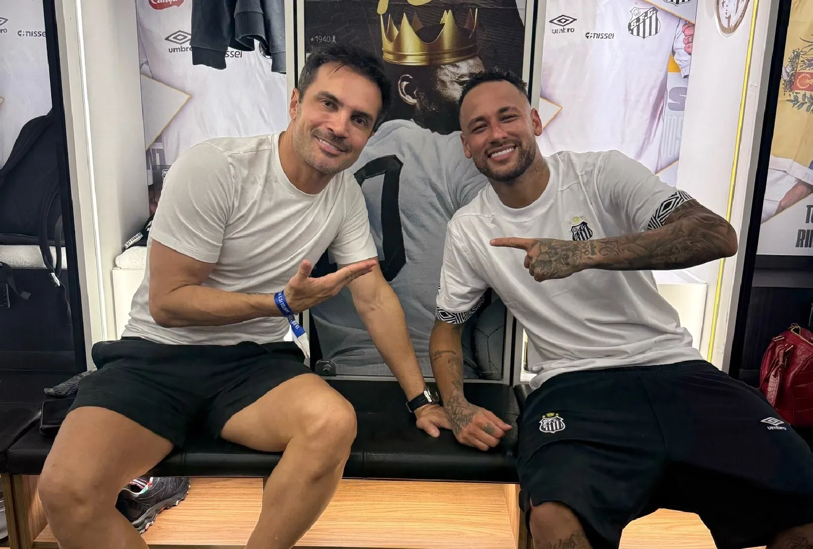 VIDEO Neymar, din nou pe teren după operaţia la genunchi din decembrie