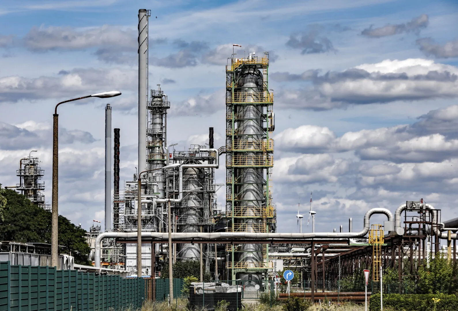 Rafinăria PCK Schwedt avertizează că sancţiunile SUA impuse Rusiei îi afectează operaţiunile şi pot pune în pericol alimentarea cu combustibil a capitalei germane
