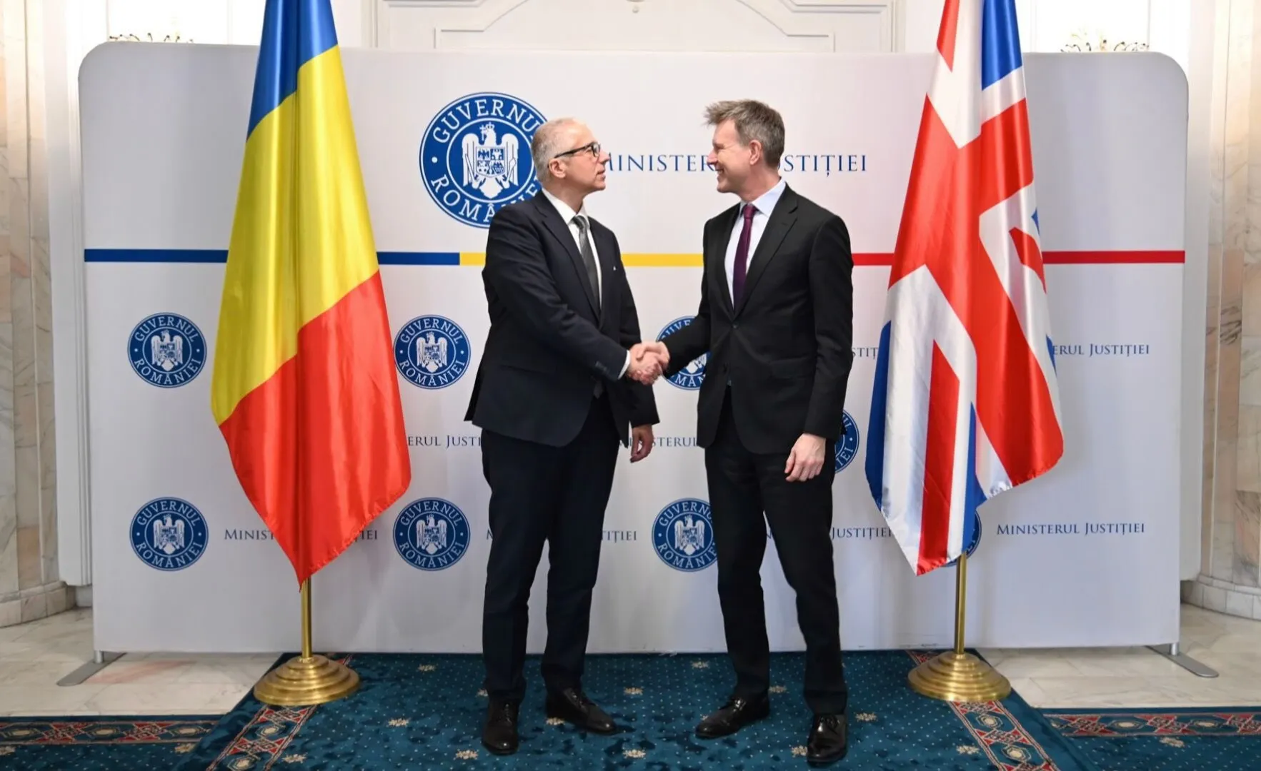 Ministrul Justiției, discuții cu ambasadorul Marii Britanii. Combaterea traficului de persoane, pe agendă