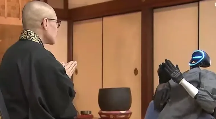 VIDEO „O schimbare profundă în cultura religioasă” - A fost creat robotul călugăr care poate ține predici și oferi sfaturi spirituale