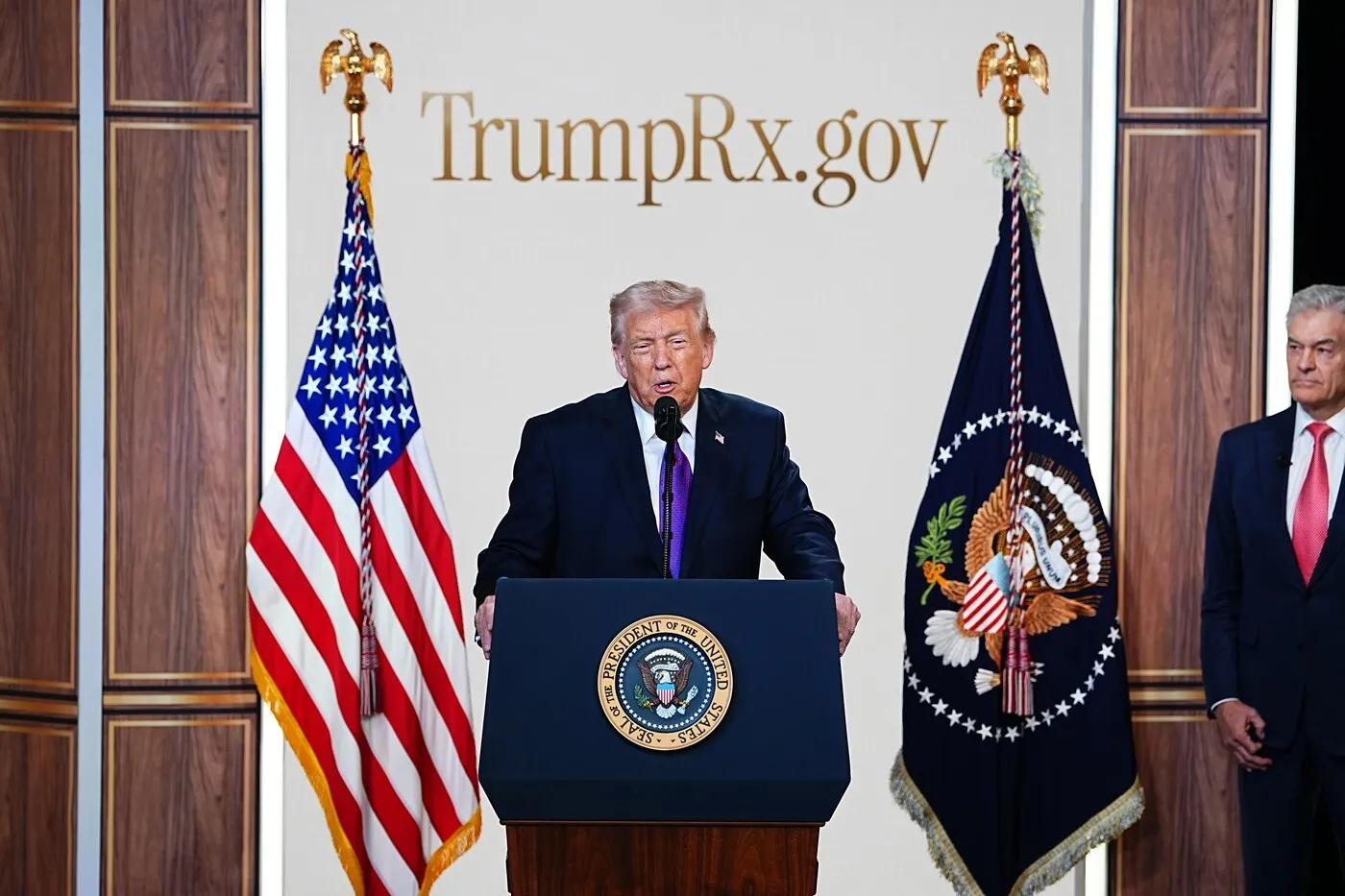 VIDEO Donald Trump a dat o lovitură de proporții: A lansat propriul site și vinde medicamente la prețuri uluitor de mici