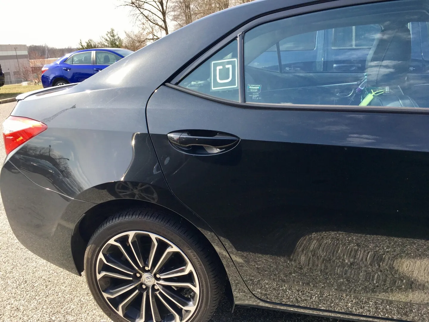 Uber obligat să plătească 8,5 milioane de dolari pentru acuzația că un șofer a violat o pasageră