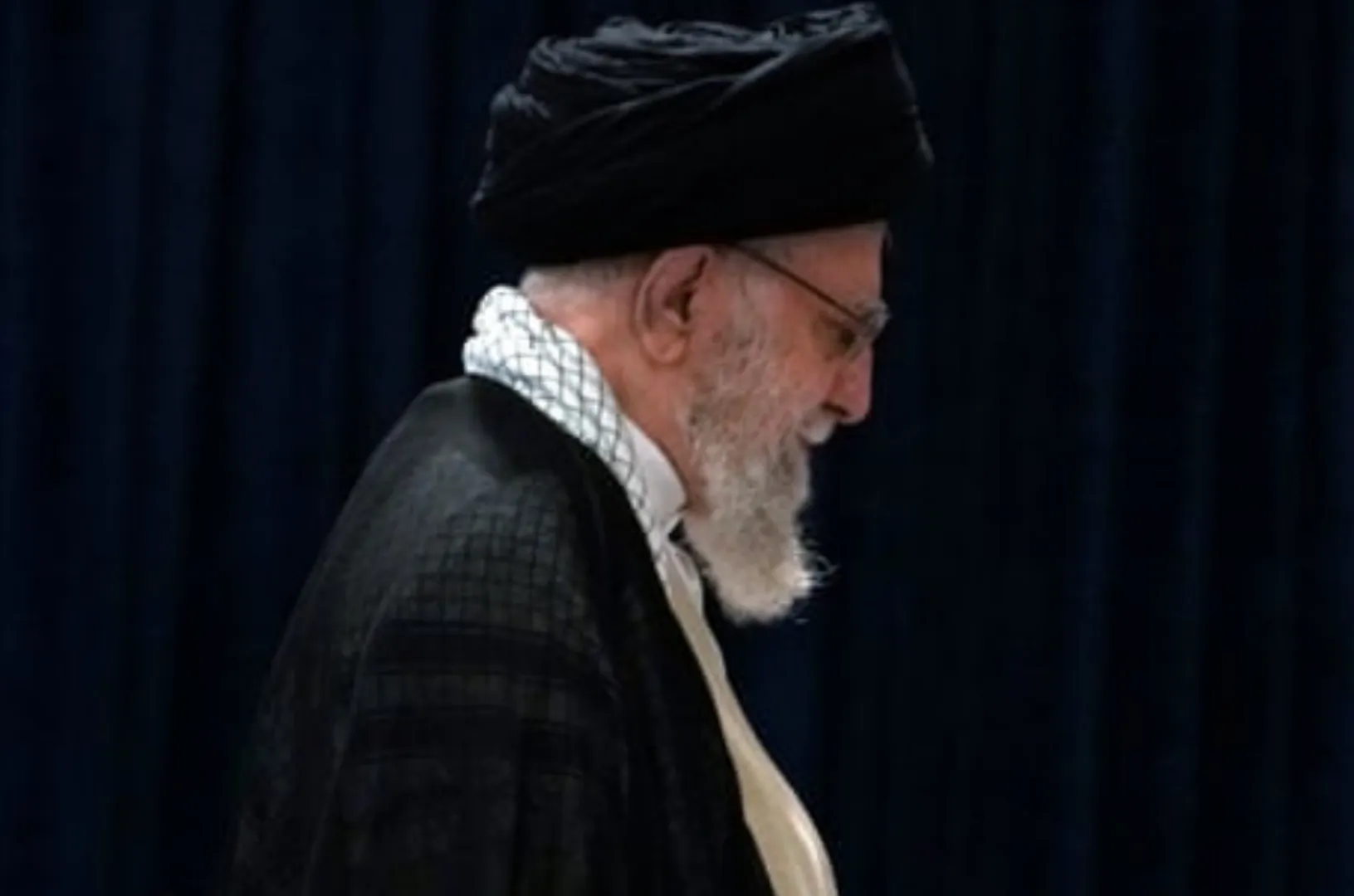 Iranul recunoaște oficial moartea lui Khemenei/ 40 de zile de doliu național