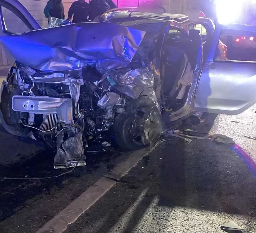 Un bărbat a murit şi alte trei persoane au fost rănite după ce două autoturisme s-au ciocnit, la Piteşti - Şoferul care ar fi provocat accidentul ar fi fugit, fiind găsit de poliţişti - El avea o concentraţie de peste 0,8 mg/litru alcool pur în aerul expira