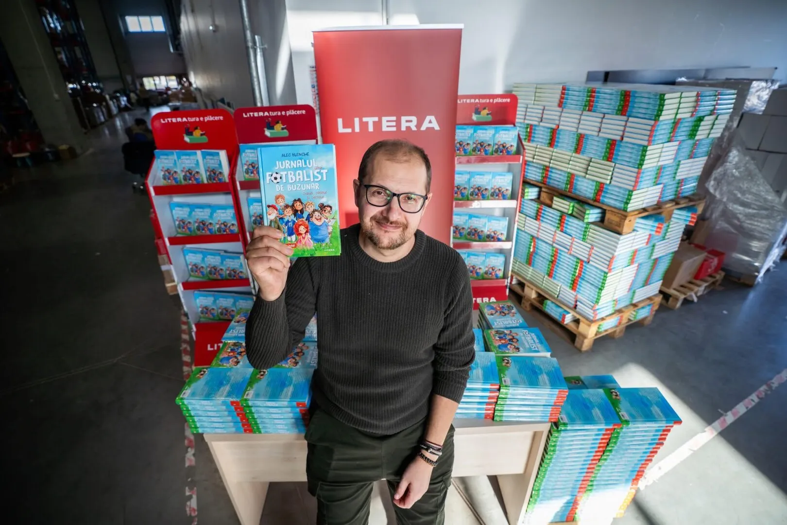 Volumul 2 din „Jurnalul unui fotbalist de buzunar" de Alec Blenche, disponibil în librării