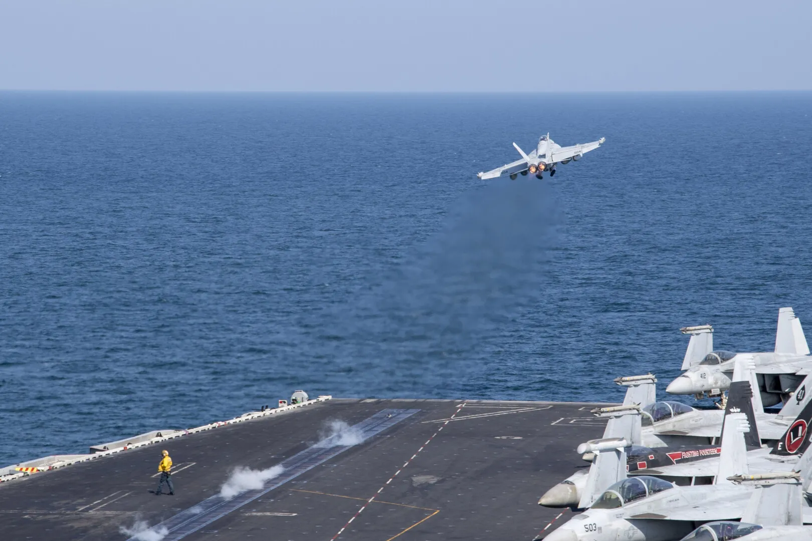 VIDEO Americanii joacă pe tot terenul: Trag în tot ce mișcă în zona Pacificului