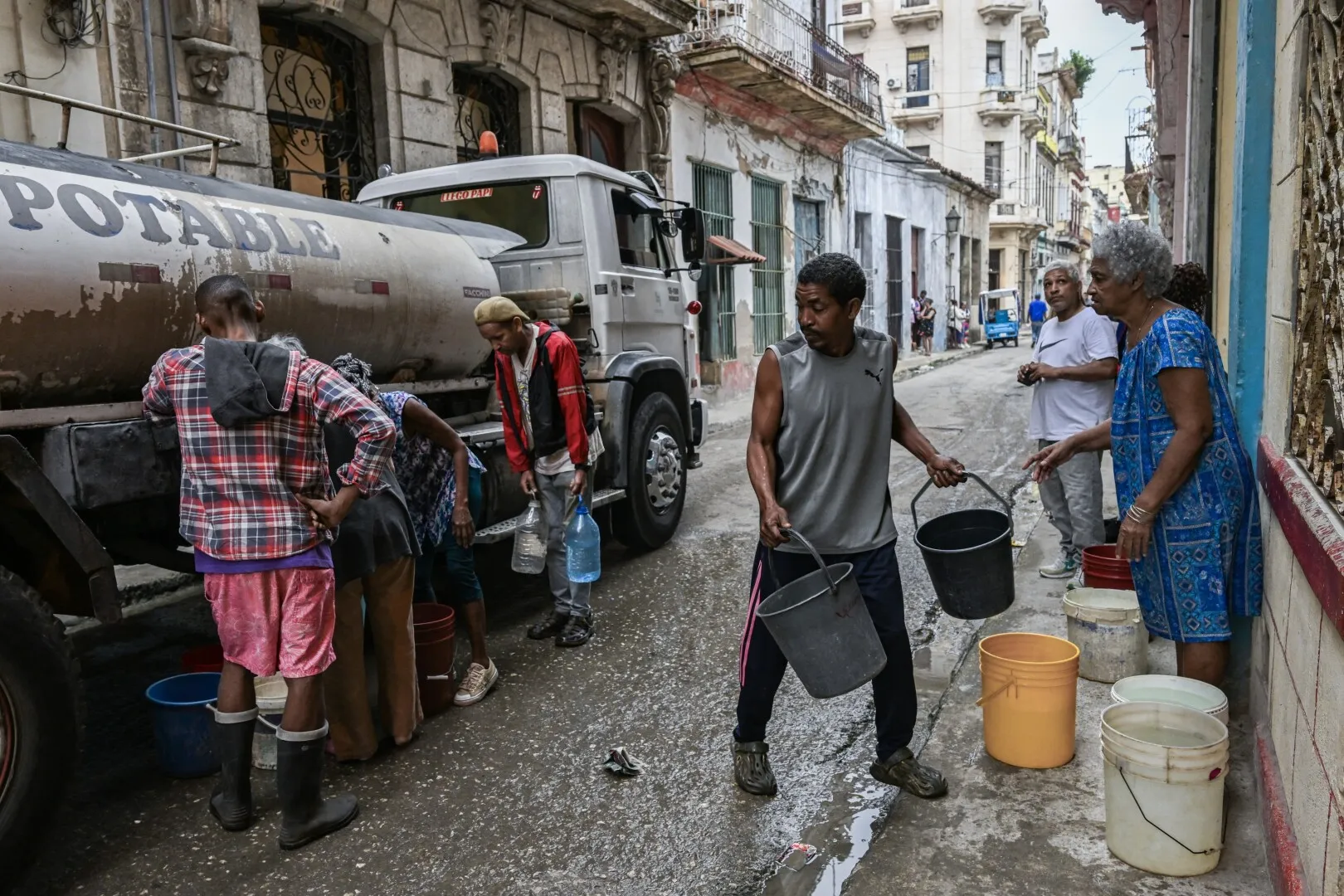 VIDEO Situație greu de imaginat în Cuba, din cauza presiunilor SUA: Oamenii nu mai au nici măcar apă. Petrolul și electricitatea nu mai există