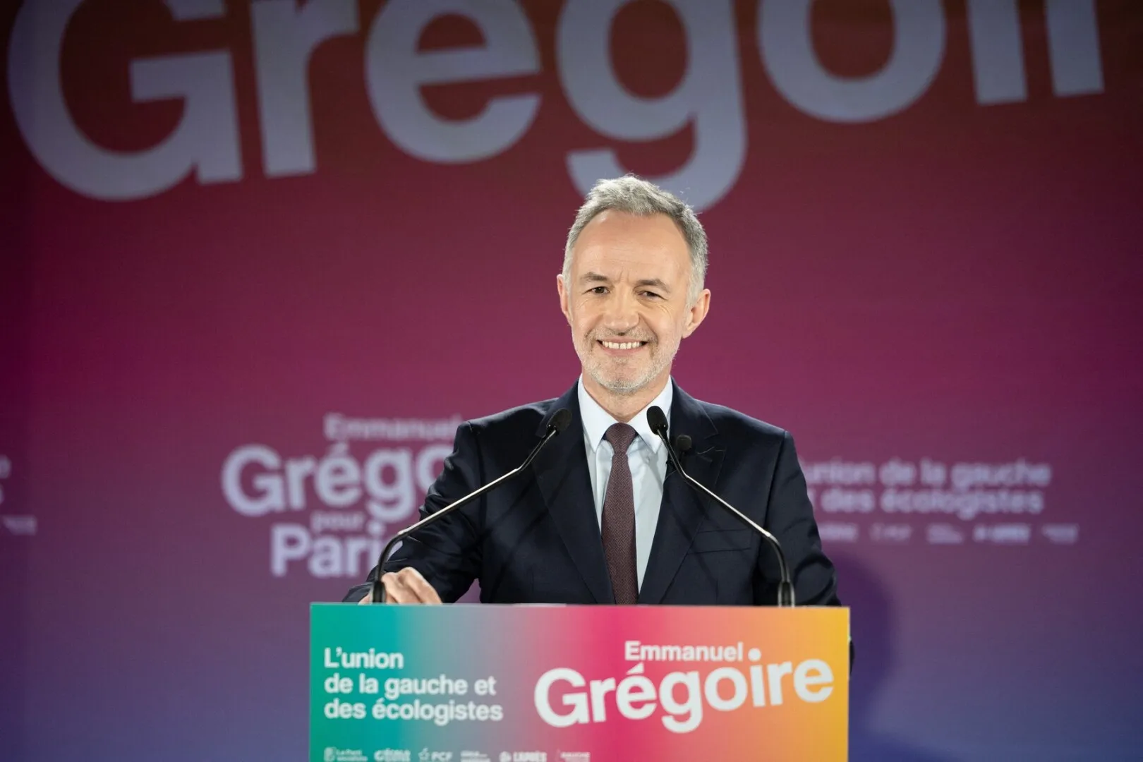 Socialistul Emmanuel Grégoire conduce cursa pentru Primăria Parisului