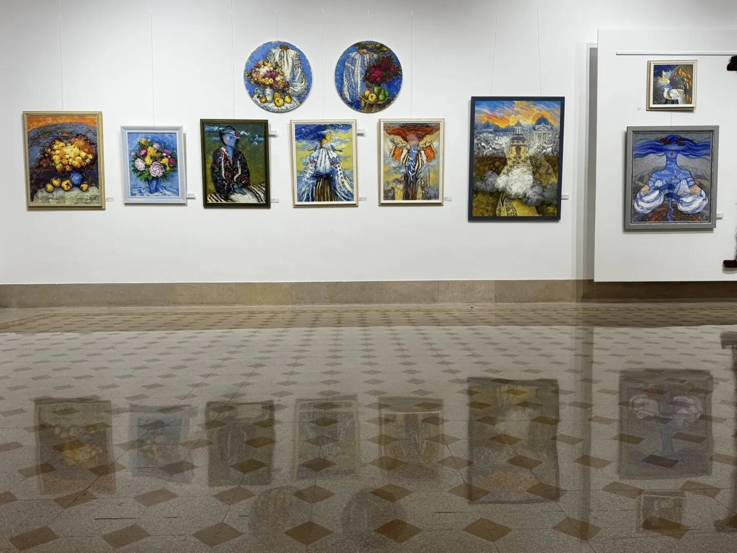 VIDEO Expoziția „Feminitate” semnată de Galina Vieru și Natalia Yampolskaia, vernisată la Roma