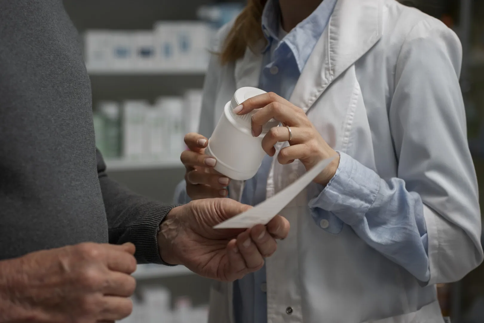 Lovitură în sistemul medical: Farmacist-șef din Capitală, fraudă cu medicamente de 2 milioane de euro (surse)