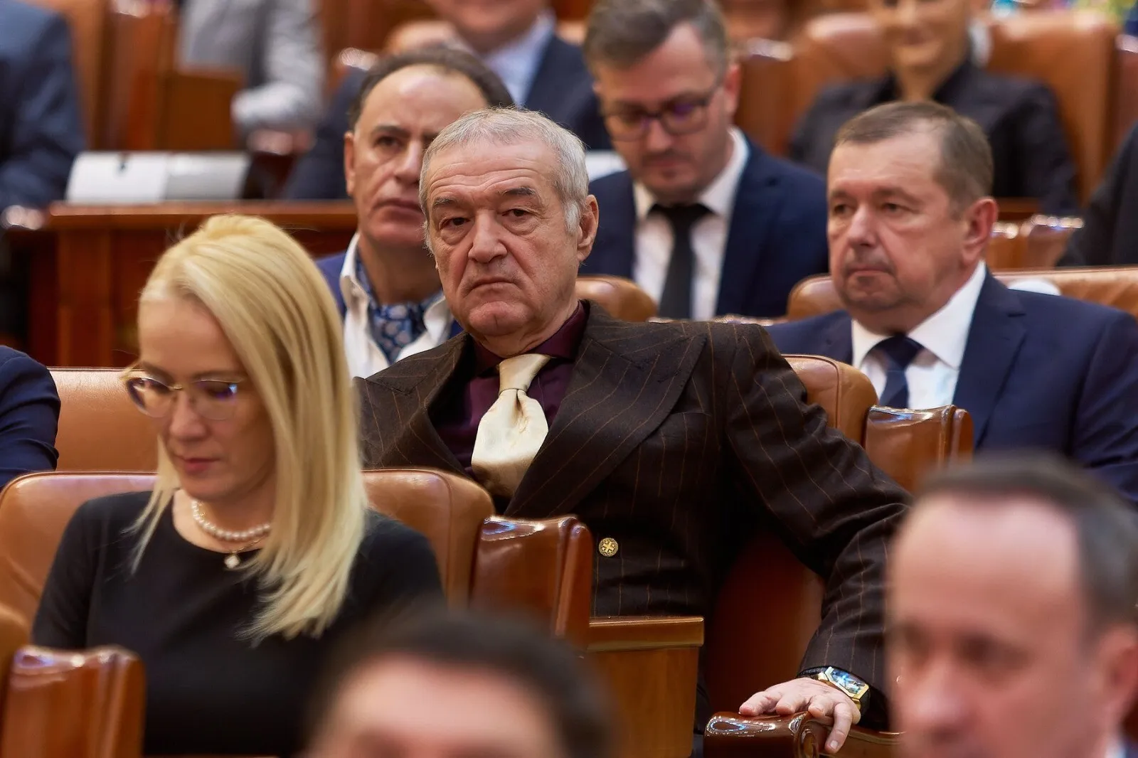 Gigi Becali îi răspunde lui Vasile Dîncu, după ce fostul ministru a spus că a blocat-o pe Steaua: 'Numai numele meu e cât 1.000 de influențe ale lui'