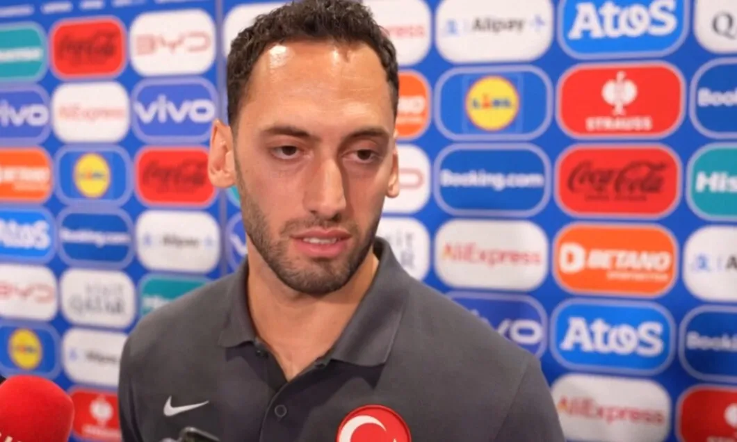 Hakan Calhanoglu l-a lăudat pe Mircea Lucescu: 'El a făcut echipa asta'