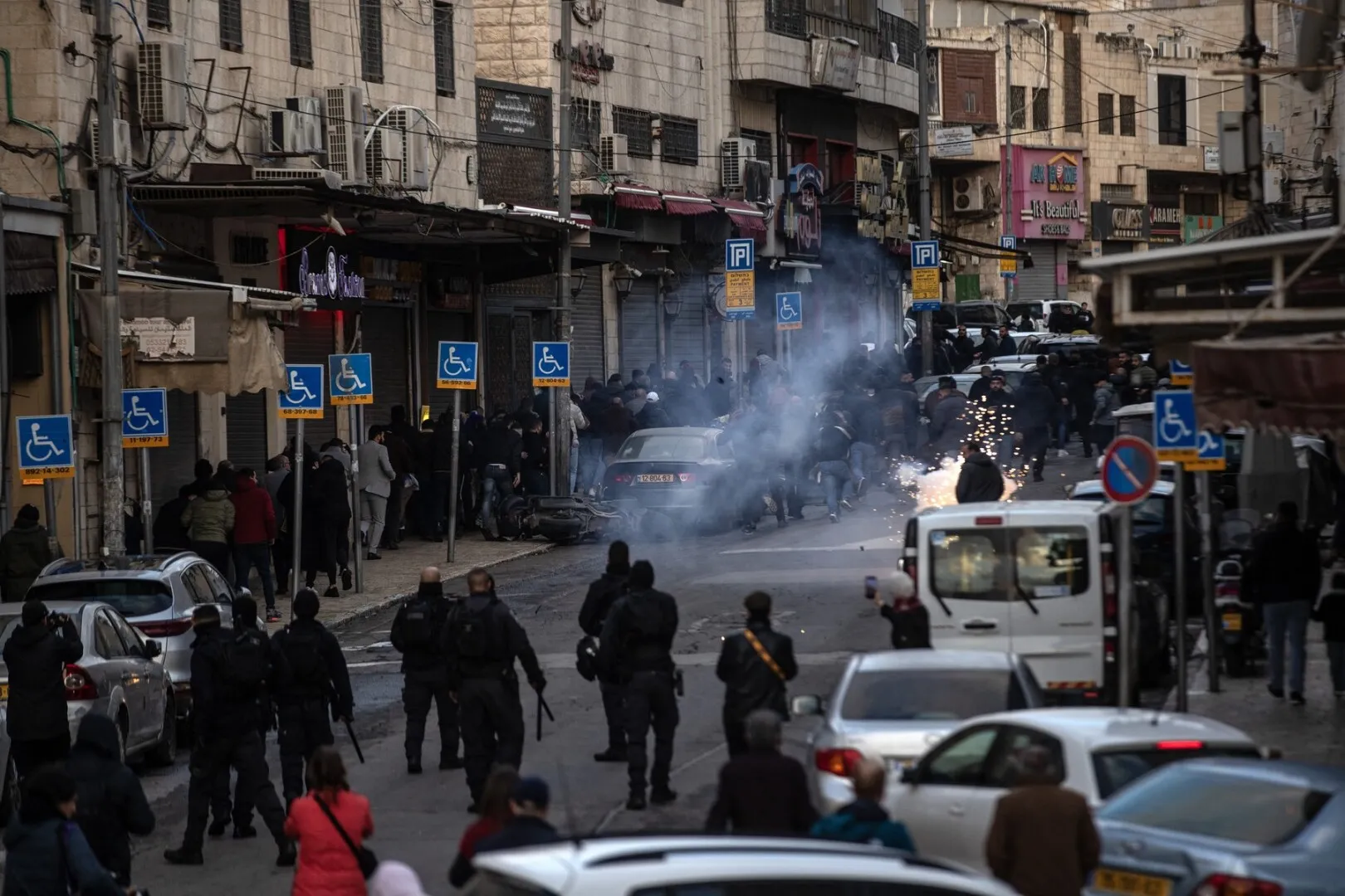 Poliția israeliană a atacat jurnaliști la Ierusalim și a bătut rău un producător al CNN