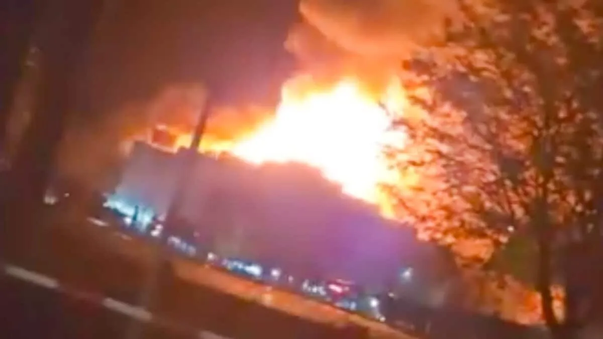 VIDEO Incendiu puternic la un club din Germania: 750 de oameni evacuați