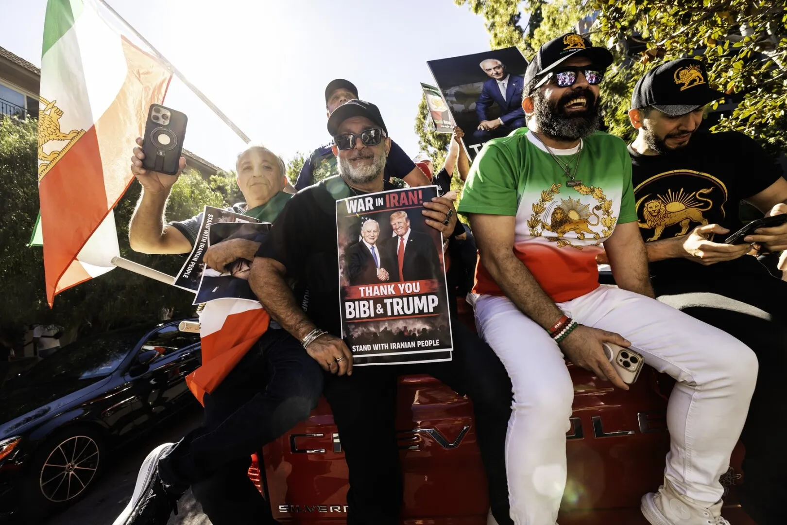 VIDEO Este nebunie pe străzile din America: Iranienii au ieșit în stradă și îi mulțumesc lui Donald Trump