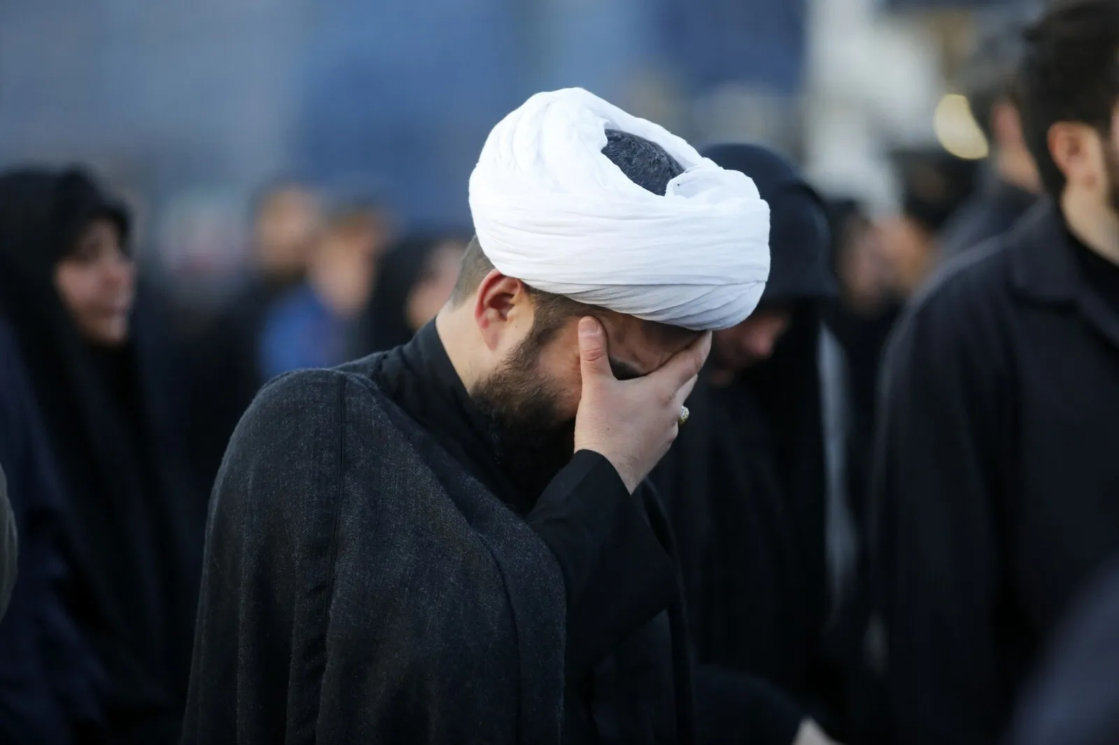 Israelul a spart o aplicație de rugăciuni din Iran pentru a trimite mesaje împotriva sistemului: 'Dezertați și luptați'