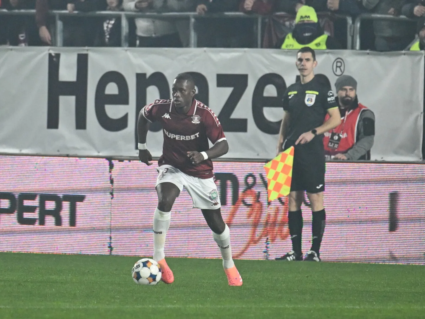 SURSE Șoc în fotbalul românesc: Kader Keita de la Rapid a fost dus la Poliție, după ce a lovit o femeie cu mașina în București