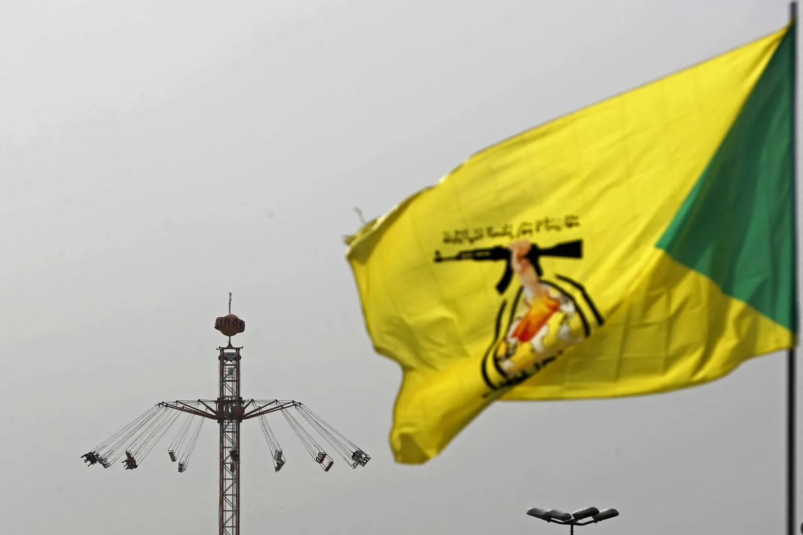 Un grup pro-Iran din Irak anunţă că suspendă cu încă cinci zile atacurile asupra ambasadei SUA