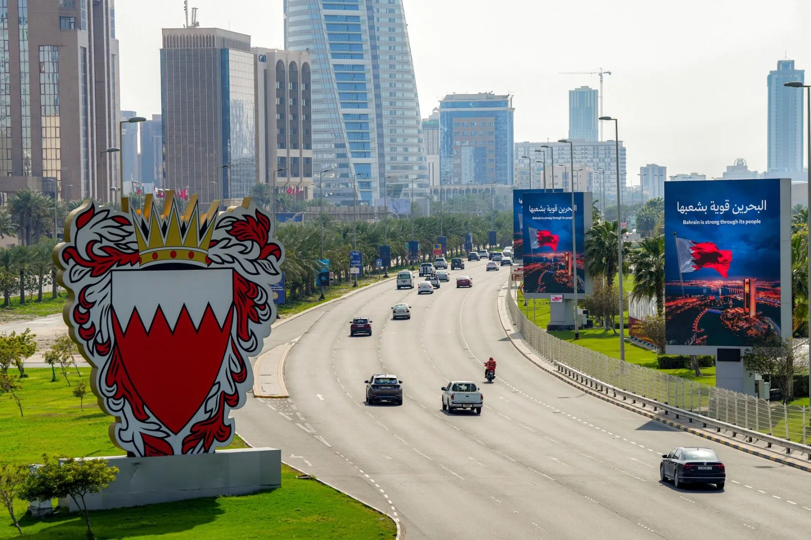 Explozii puternice auzite la Manama. Bahrainul găzduieşte baze militare americane