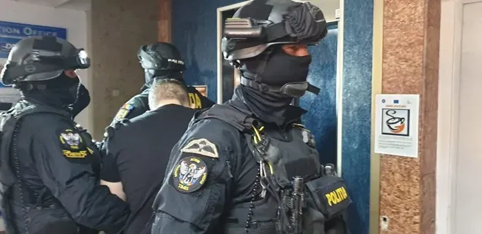 VIDEO | Român ținut în sclavie pentru un rinichi: DIICOT a descins la clanul Cîrpaci din Timișoara