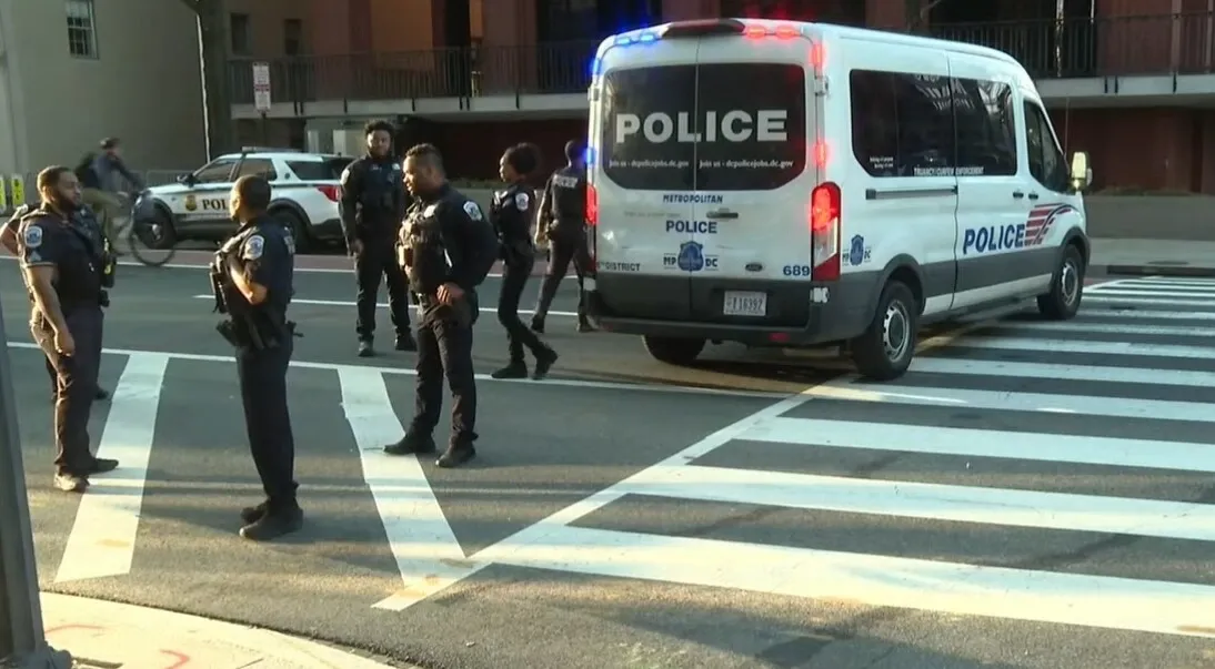 VIDEO Stare de alertă la Casa Albă după ce o mașină a intrat în poarta de securitate a complexului în care stă Trump